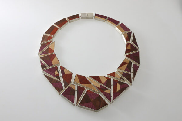 Tizian Hollfelder, „Mosaike“Halsschmuck, Silber, Holz