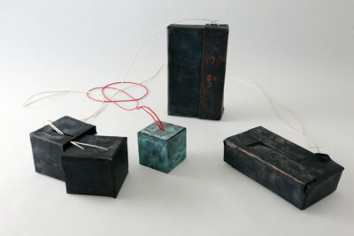 Martha Schmidt, Anhänger-Boxen, Kupfer, oxidiert